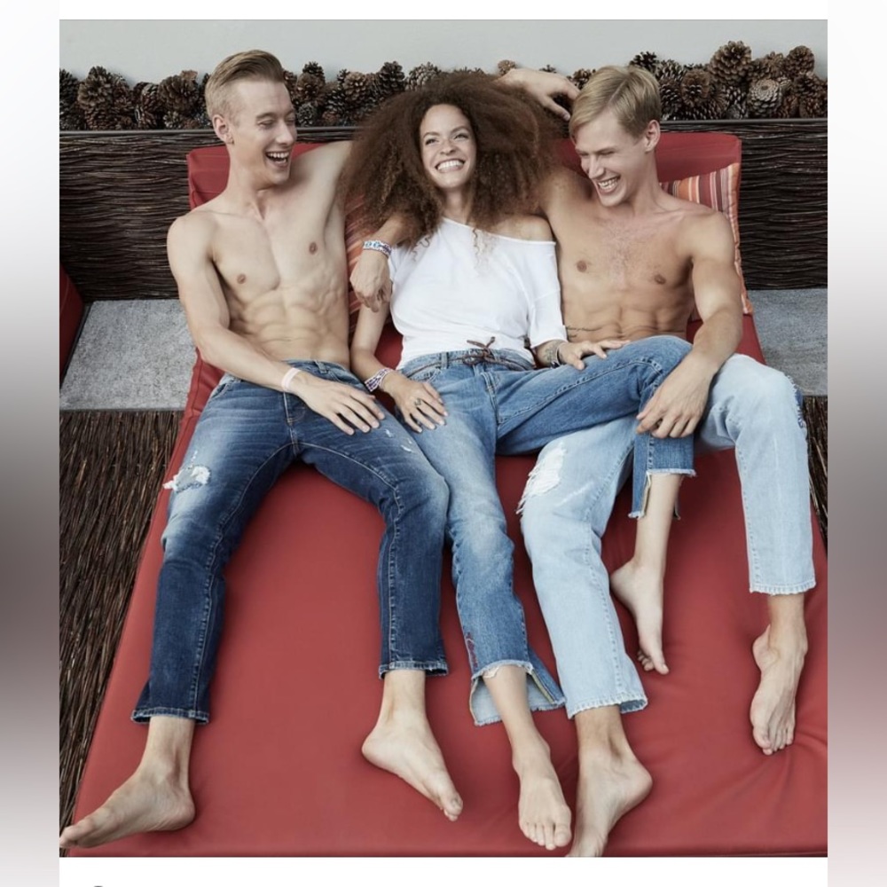 ❣️NWT Italian Designer Jeans Distressed